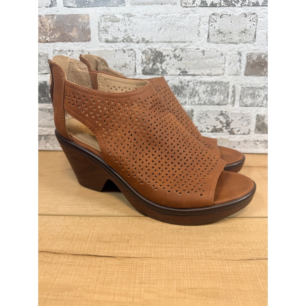 Soul Naturalizer Sandals Women 8M Tan Perforated Laser Cut Wedge Heel New